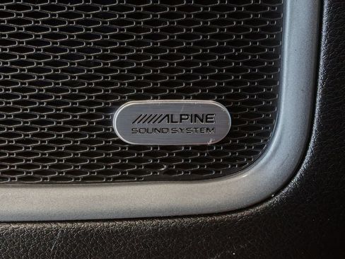Used 2025 Jeep Compass Latitude w/ Sun & Sound Group AWD/4WD image 9