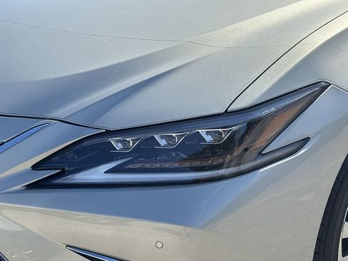 Used 2019 Lexus ES 350 Ultra Luxury image 29