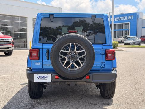 Used 2025 Jeep Wrangler Unlimited Sahara AWD/4WD image 11