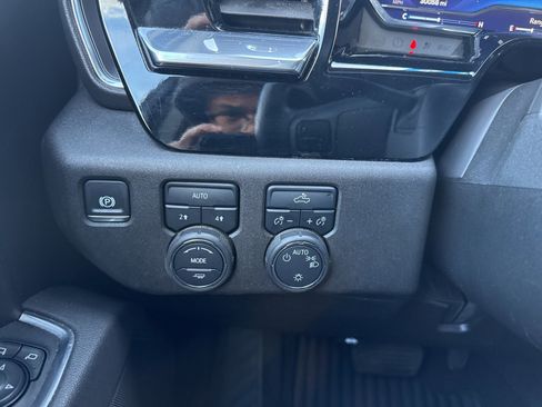 Used 2025 Chevrolet Silverado 1500 LT image 37