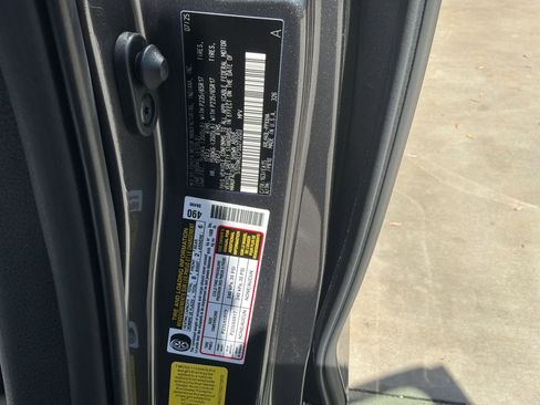 Used 2025 Toyota Sienna XLE image 40