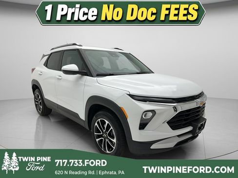 Used 2025 Chevrolet TrailBlazer LT AWD/4WD image 1