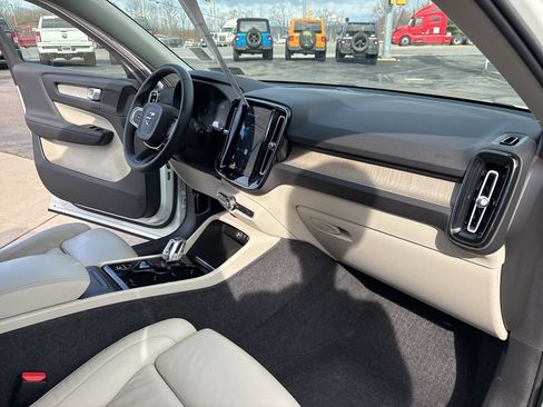 Certified 2023 Volvo XC40 B5 Plus w/ Protection Package AWD/4WD image 41