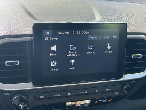 Certified 2025 Hyundai Venue SE image 13