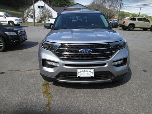 Used 2020 Ford Explorer XLT w/ Equipment Group 202A AWD/4WD image 2