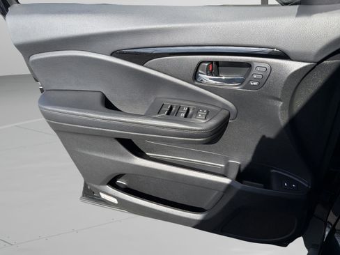 Used 2020 Honda Pilot Touring image 30