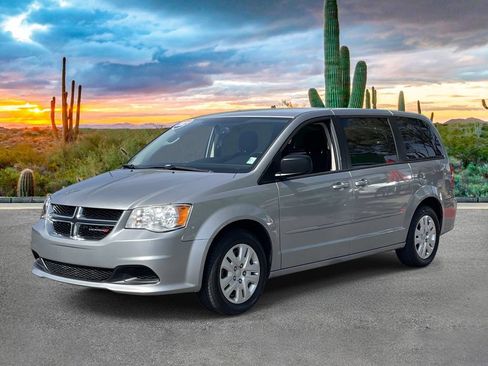 Used 2017 Dodge Grand Caravan SE w/ UConnect Hands-Free Group FWD image 7