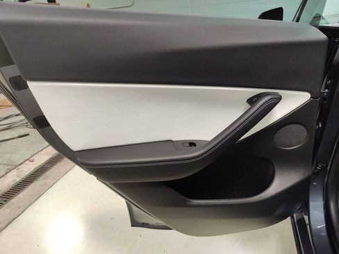 Used 2021 Tesla Model Y Long Range image 36