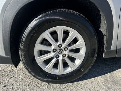 Used 2024 Toyota Grand Highlander XLE image 10