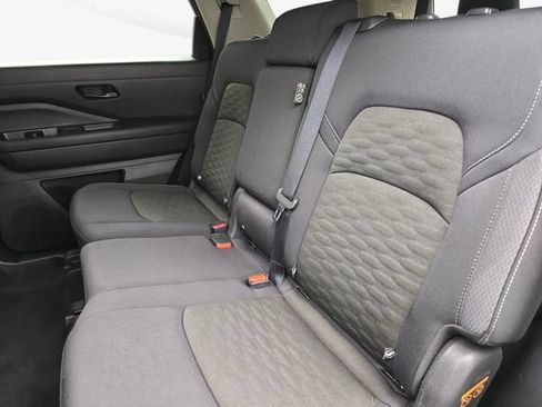 Used 2024 Nissan Pathfinder SV FWD image 14