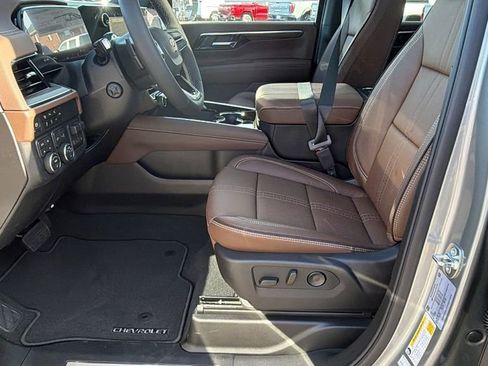 New 2026 Chevrolet Suburban High Country image 13