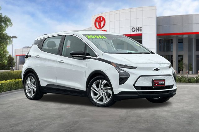 Used 2023 Chevrolet Bolt LT w/ Driver Confidence Package FWD image 2