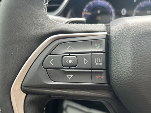 New 2025 Jeep Grand Cherokee Altitude image 40