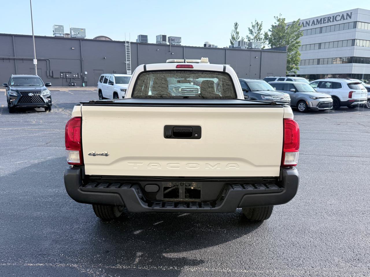 Used 2017 Toyota Tacoma SR AWD/4WD image 4