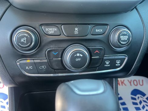 Used 2018 Jeep Cherokee Latitude Plus image 30