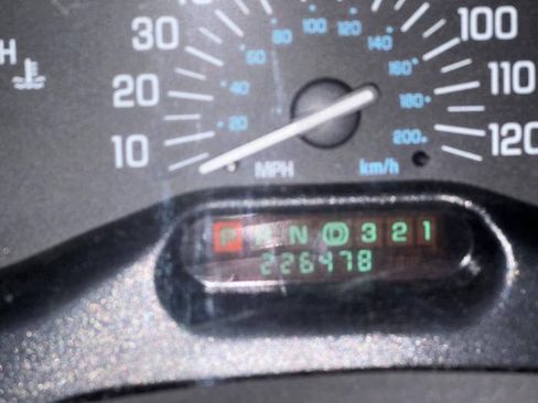 Used 2005 Buick Century Custom FWD image 40