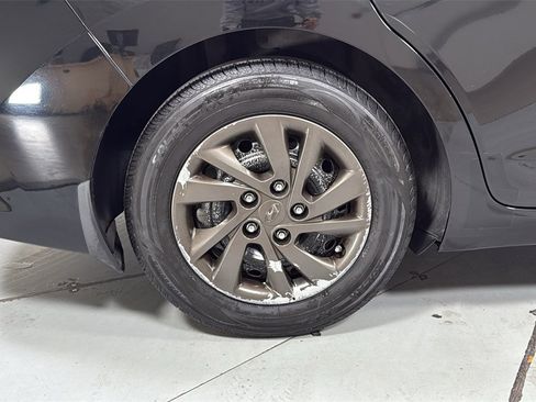 Used 2017 Hyundai Elantra SE w/ Cargo Package image 22