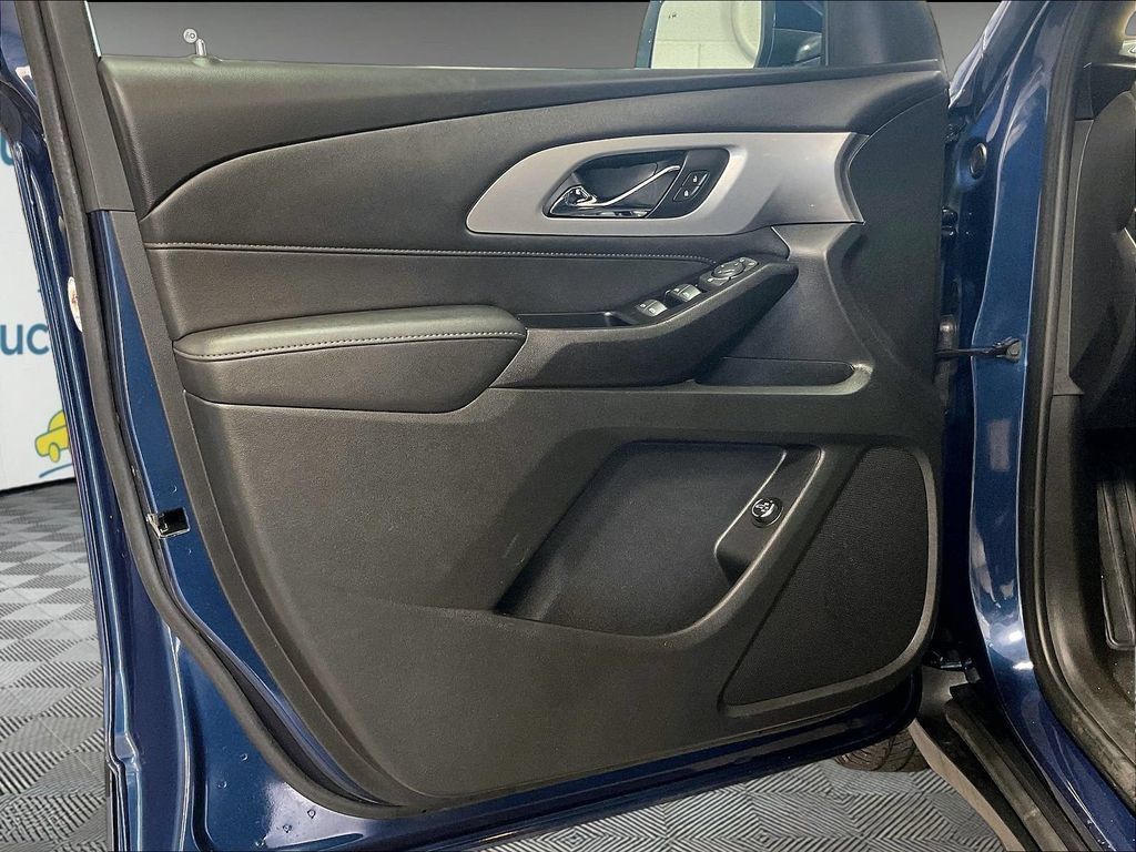 Used 2023 Chevrolet Traverse LT AWD/4WD image 9