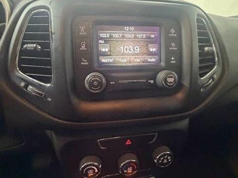 Used 2018 Jeep Compass Latitude FWD image 16