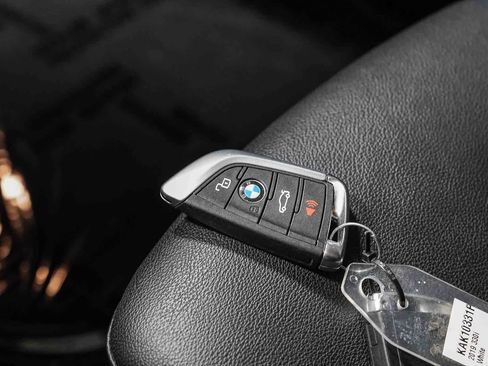 Used 2019 BMW 330i Sedan w/ M Sport Package RWD image 29