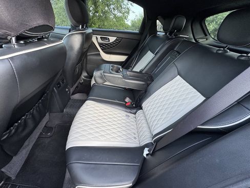 Used 2017 INFINITI QX70 2WD w/ Limited Package image 16
