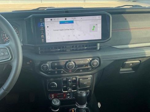 Used 2024 Jeep Wrangler Unlimited Rubicon image 6