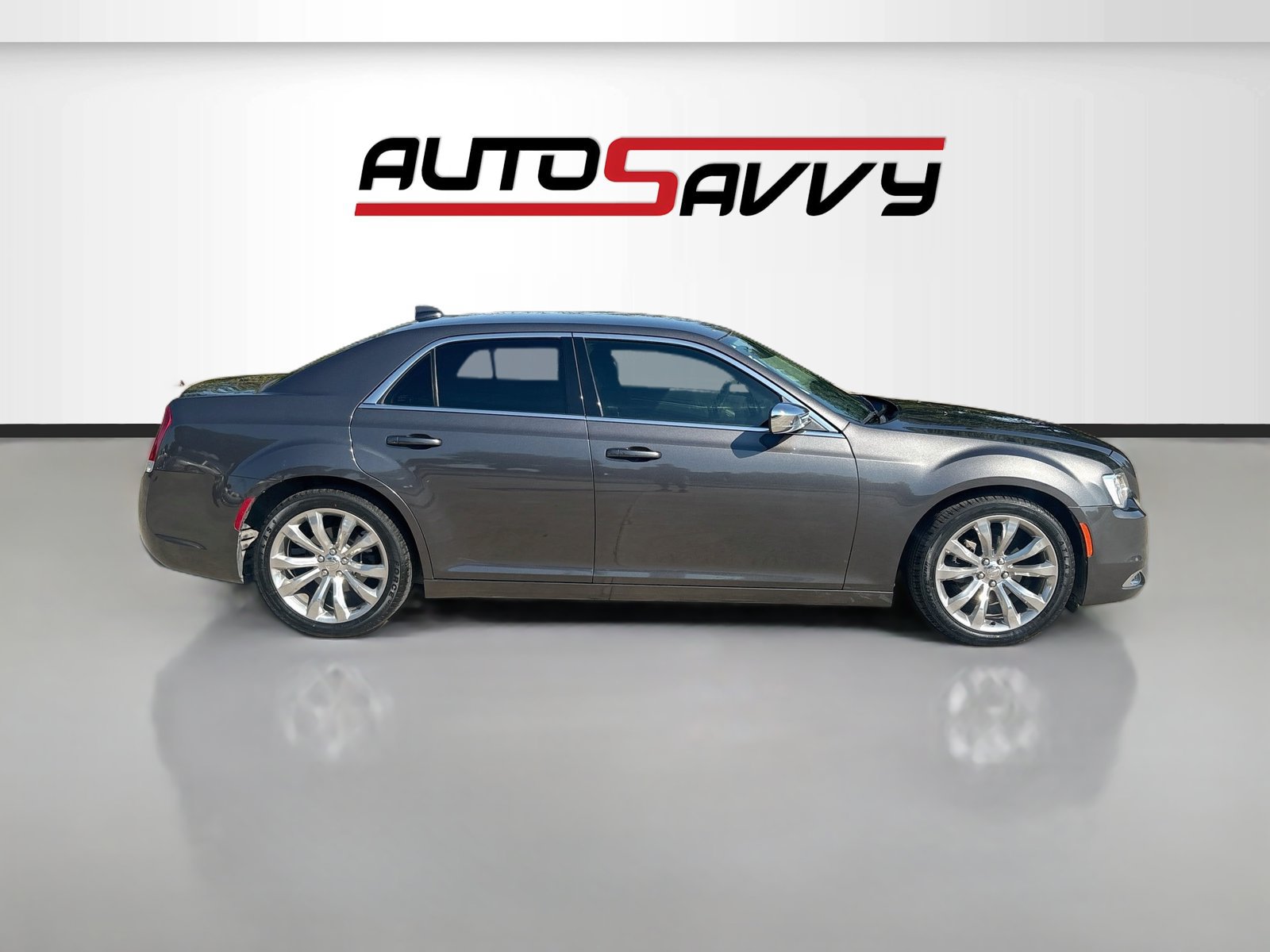 Used 2019 Chrysler 300 Touring w/ Chrome Appearance Package RWD image 8
