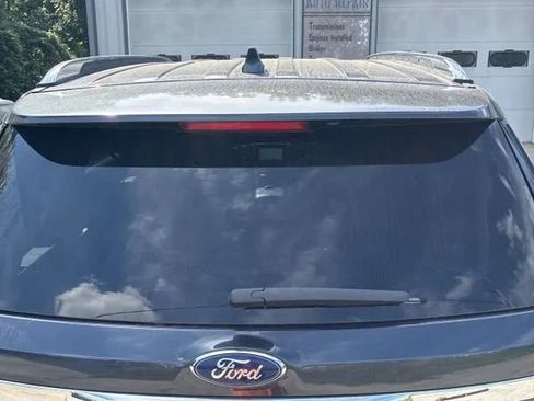 Used 2017 Ford Explorer Limited w/ Equipment Group 301A FWD image 12