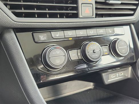 Used 2024 Volkswagen Jetta SE image 14