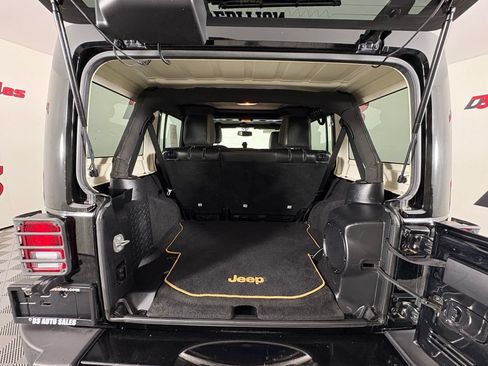 Used 2014 Jeep Wrangler Unlimited Sahara AWD/4WD image 36