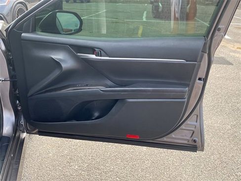 Used 2023 Toyota Camry LE image 10