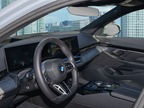 Used 2025 BMW 530i w/ M Sport Package image 15