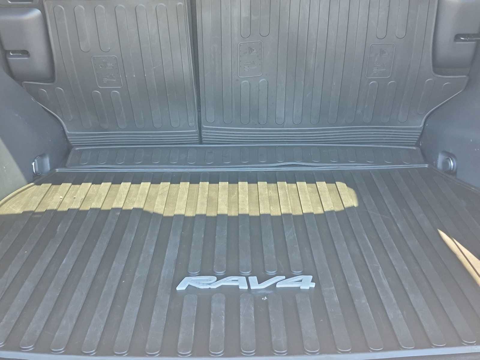 Used 2019 Toyota RAV4 LE w/ All Weather Liner Package AWD/4WD image 23