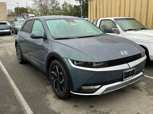 Used 2024 Hyundai Ioniq 5 SEL image 2