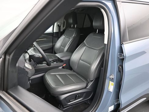 Used 2025 Ford Explorer Active w/ Active Comfort Package RWD image 9