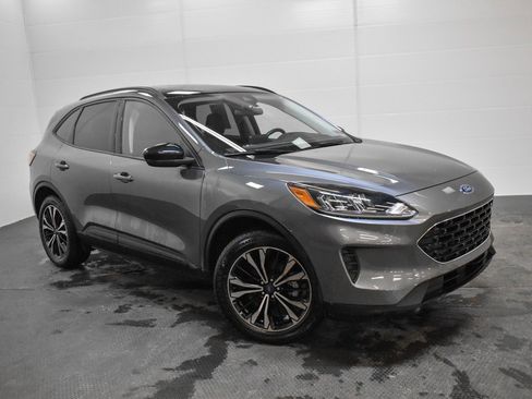 Used 2022 Ford Escape SE w/ SE Sport Appearance Package image 1