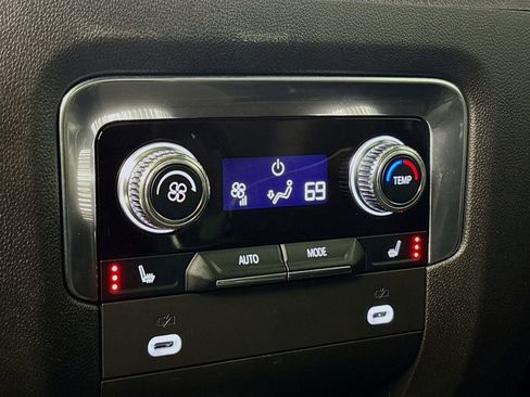 Certified 2023 GMC Yukon SLT w/ SLT Premium Package AWD/4WD image 31