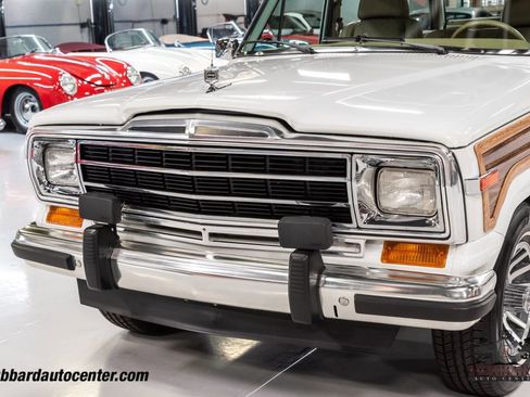 Used 1991 Jeep Grand Wagoneer 4dr Wagon 4WD image 27