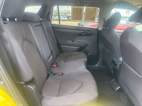 Used 2025 Toyota Highlander LE image 27