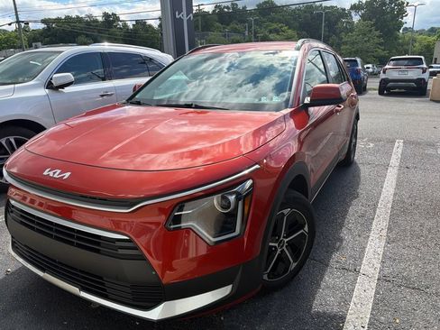 Certified 2023 Kia Niro LX FWD image 1
