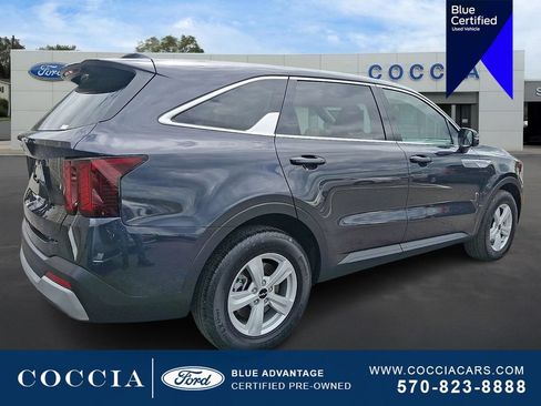 Used 2025 Kia Sorento LX FWD image 4