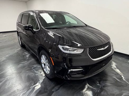 New 2026 Chrysler Pacifica Select image 22