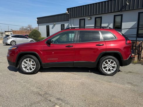 Used 2017 Jeep Cherokee Sport image 10