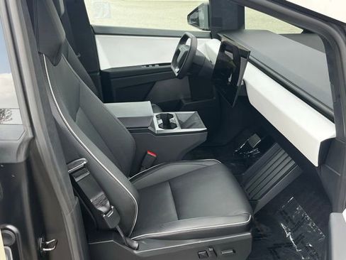 Used 2024 Tesla Cybertruck AWD Crew Cab image 8