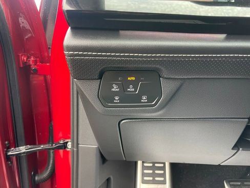 Used 2024 Volkswagen Atlas SEL Premium R-Line image 14