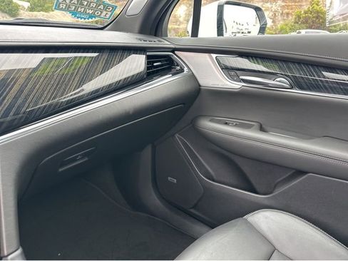 Certified 2023 Cadillac XT6 Premium Luxury FWD image 7