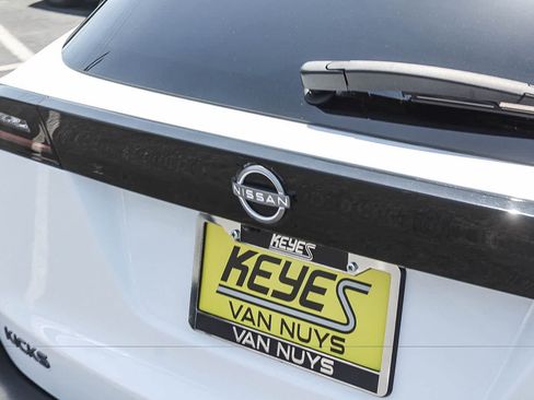 Used 2025 Nissan Kicks SV FWD image 9