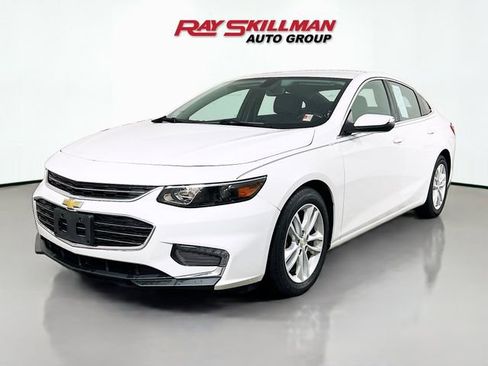 Used 2017 Chevrolet Malibu LT FWD image 3