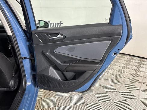Used 2025 Volkswagen Jetta SE FWD image 25