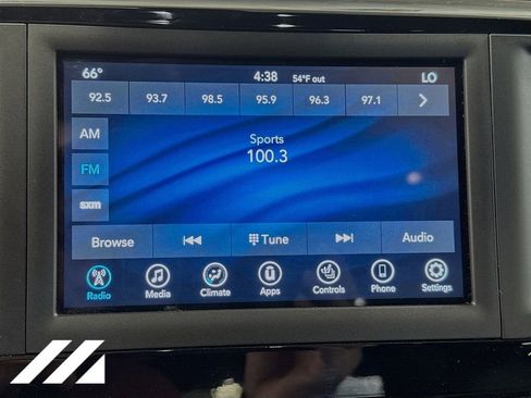 Used 2020 Chrysler Pacifica Touring-L FWD image 16